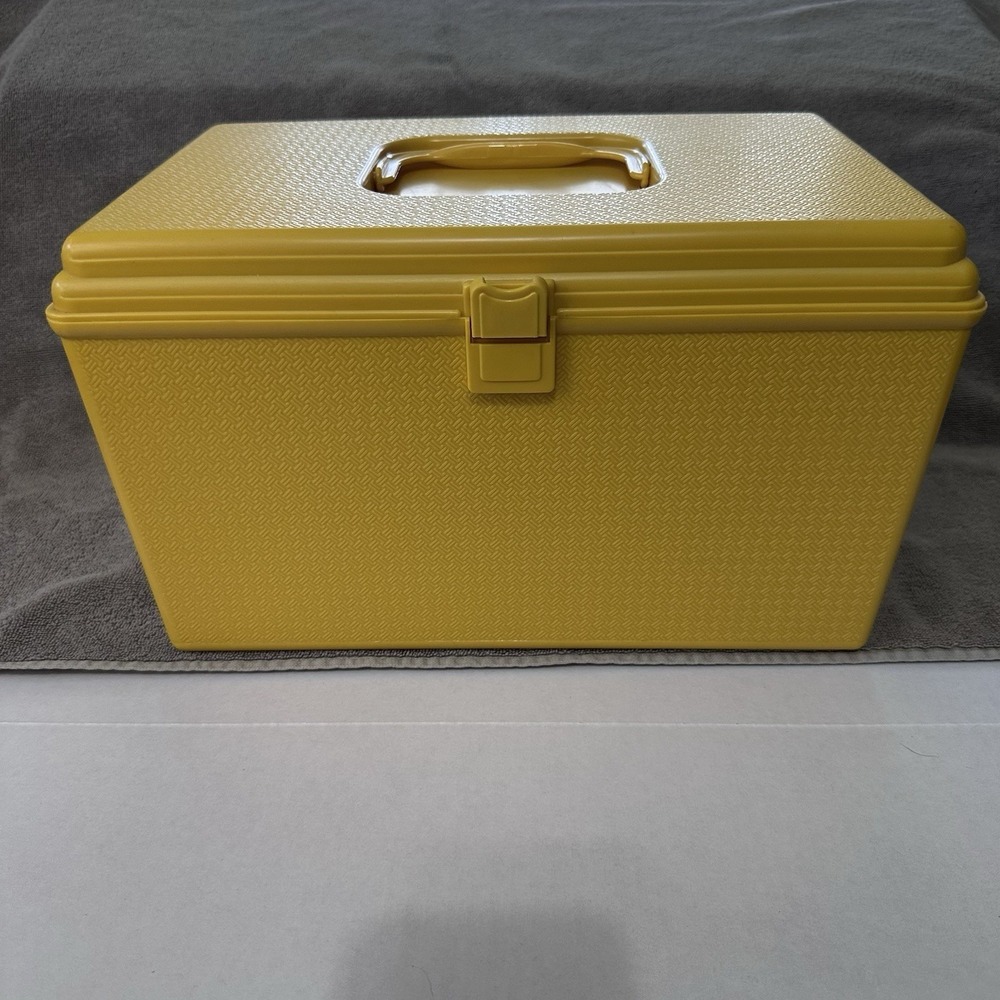 Vintage‎ Wil-hold Wilson Mfg Corp Sewing Box W/Tray Yellow Plastic MCM